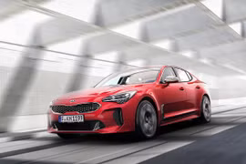 Kia Stinger chính thức xuất hiện, thách thức BMW 3-series