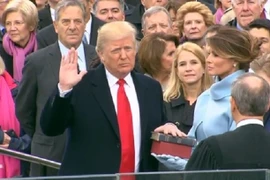 Ông Trump tuyên thệ, chính thức trở thành Tổng thống thứ 45 của Mỹ