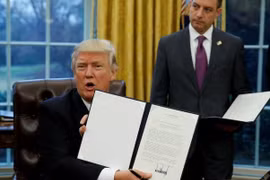 Tổng thống Trump kí sắc lệnh rút Mỹ khỏi hiệp định TPP