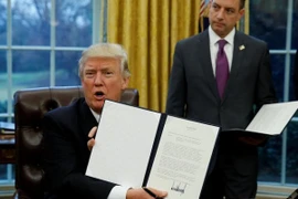 Tổng thống Trump kí sắc lệnh rút Mỹ khỏi hiệp định TPP