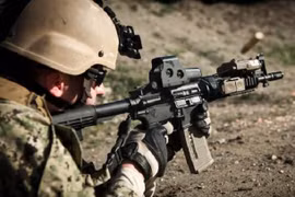 Mỹ cân nhắc cho Ukraine sản xuất súng trường tấn công M4