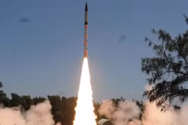 Ấn Độ phóng tên lửa có khả năng mang đầu đạn hạt nhân Agni-IV