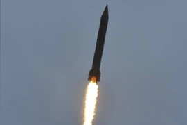 Pakistan lần đầu phóng tên lửa từ tàu ngầm, biểu dương sức mạnh với Ấn Độ