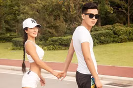 Vẻ đẹp nóng bỏng của bà mẹ U50 cứ ra đường bị nhầm là bạn gái con trai