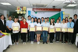 56 sinh viên nhận học bổng "Thịnh Trí Thành Tài" từ Cathay Life Việt Nam 
