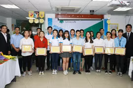 56 sinh viên nhận học bổng "Thịnh Trí Thành Tài" từ Cathay Life Việt Nam 