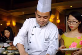 Đầu bếp 5* kể chuyện phục vụ chính khách