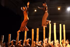 Diễn xiếc thường kỳ ở Nhà hát Lớn Hà Nội