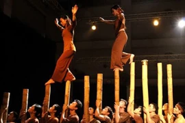 Diễn xiếc thường kỳ ở Nhà hát Lớn Hà Nội