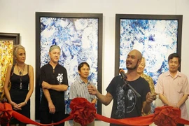 Xin "một vé đi tuổi thơ" nhờ hội họa