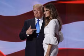 Phu nhân Donald Trump "ghi điểm" nhờ gu thời trang 