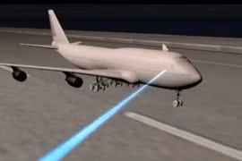 Phi công bị đèn công suất lớn "chiếu tướng" khi đang hạ cánh tại Nội Bài