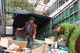Hà Nội: Phát hiện 9 xe tải và 40 tấn hàng hóa có dấu hiệu vi phạm pháp luật