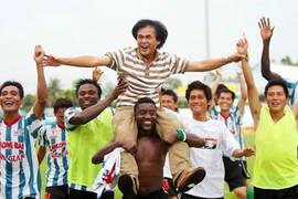 CLB Kiên Giang mừng phát khóc vì được trở về từ "cõi chết"