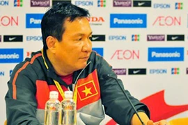 VFF cách chức HLV Hoàng Văn Phúc, nghi án U23 "bán độ"