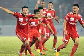 B.Bình Dương đi vào lịch sử V-League với 3 lần vô địch