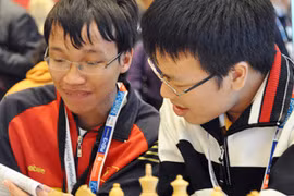 Quang Liêm và Trường Sơn dắt tay nhau vào vòng 2