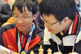 Quang Liêm và Trường Sơn dắt tay nhau vào vòng 2