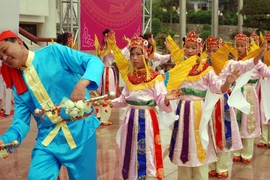 "Tiệc nghệ thuật" dâng vua Hùng