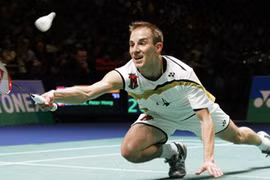 Tiến Minh khiến cựu VĐTG mướt mồ hôi