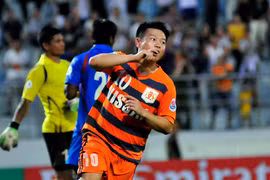 Văn Quyến lập siêu phẩm giúp V.Ninh Bình đoạt vé tứ kết AFC Cup