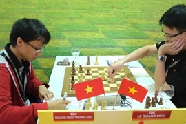 Thần đồng cờ vua Việt Nam đánh bại ĐKVĐ giải HD Bank