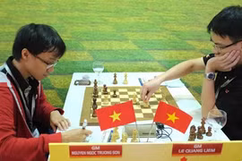 Thần đồng cờ vua Việt Nam đánh bại ĐKVĐ giải HD Bank
