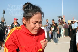 Thanh Phúc khóc ngất khi bị "cướp trắng" HCV