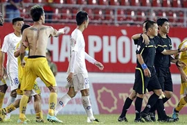 "Trọng tài sai nên mức phạt Đinh Tiến Thành cũng phải cân nhắc"