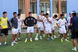 Cầu thủ XMXT.Sài Gòn "ngã ngửa" khi biết tin đội bỏ giải