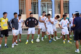 Cầu thủ XMXT.Sài Gòn "ngã ngửa" khi biết tin đội bỏ giải