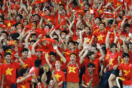 HLV Graechen bất ngờ với 4 vạn khán giả Mỹ Đình