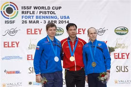 Hoàng Xuân Vinh phá kỷ lục bắn súng thế giới