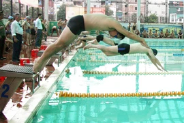 Sôi nổi giải Bơi trong bể CATP Hà Nội 2014