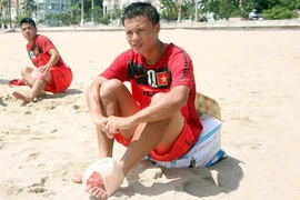 Thành Lương “bị loại” khỏi cuộc đua Quả bóng vàng 2012