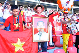 U23 phụ công gần 100 CĐV Việt Nam lặn lội sang Myanmar cổ vũ