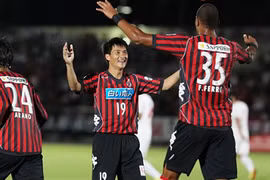 SLNA không muốn "nhả" Công Vinh cho Sapporo