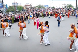 Sôi động, ấn tượng các lễ hội đường phố Huế