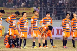 Đội bóng "dị" nhất Việt Nam thoi thóp chờ khai tử