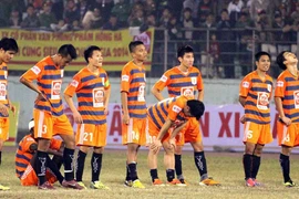 Đội bóng "dị" nhất Việt Nam thoi thóp chờ khai tử