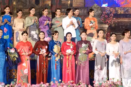 Mỹ nhân Việt rạng ngời trong tà áo dài