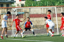 Giải bóng đá học sinh Hà Nội Báo ANTĐ 2012: Nghẹt thở giành vé vào bán kết