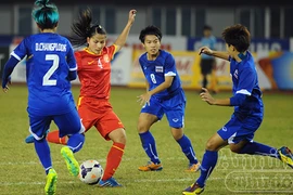 Tuyển nữ bị truất ngôi, bóng đá Việt Nam trắng tay tại SEA Games 27