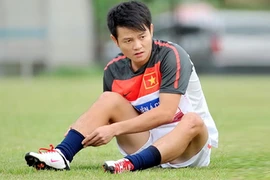 Văn Quyến và V.Ninh Bình ký hợp đồng “độc nhất vô nhị” 