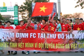 Người hâm mộ đổ dồn về sân Mỹ Đình "tiếp lửa" U19 Việt Nam