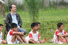 Bầu Đức, U19 và chuyện trồng cao su