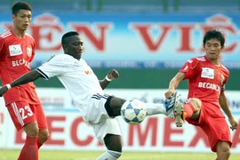 Bình Dương bị chia điểm trong ngày nhận cúp V-League 2014