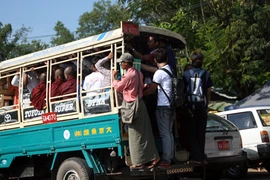 Giao thông - bức tranh tương phản giàu nghèo ở Yangon
