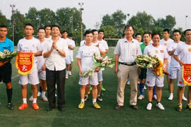 Giao hữu bóng đá mừng 60 năm giải phóng Thủ đô