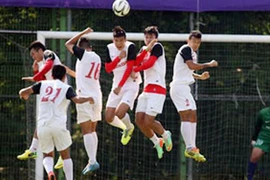 HLV Miura lên phương án đá 11m với Olympic UAE